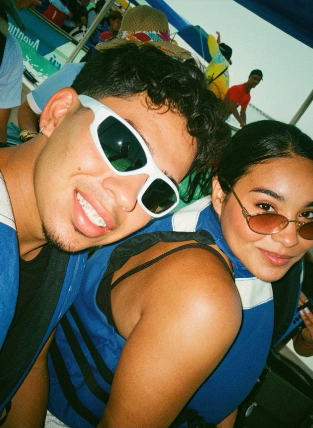 Ellos dos, felices en el bote